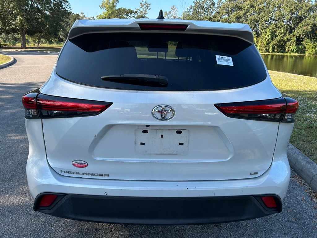 Thumbnail: 2022 Toyota Highlander - 4