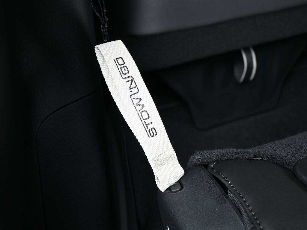 New 2026 Bright White Clearcoat Chrysler Select image 39