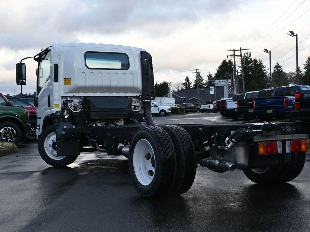 2025 Isuzu NPR HD 