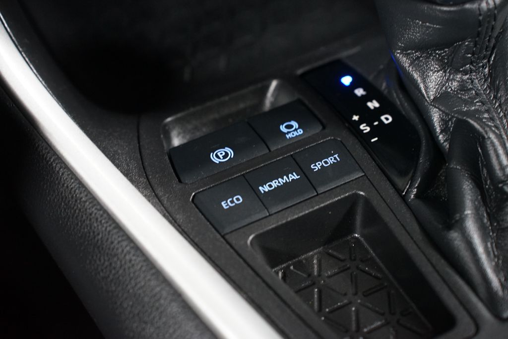 Thumbnail: 2021 Toyota RAV4 - 21