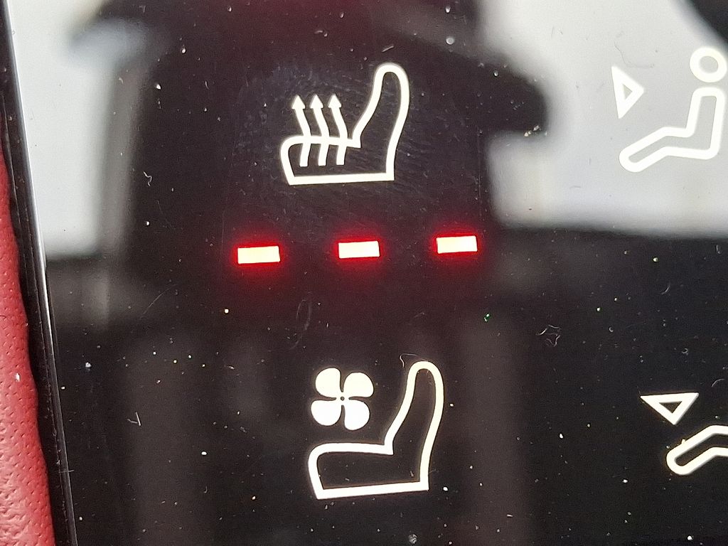 Thumbnail: 2025 Porsche Macan - 25