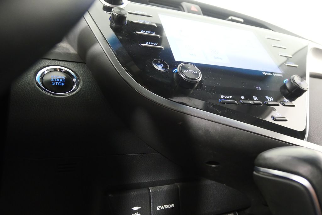 Thumbnail: 2018 Toyota Camry - 22