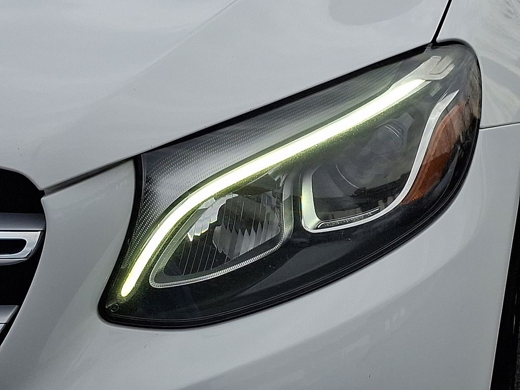 Thumbnail: 2017 Mercedes-Benz GLC - 9