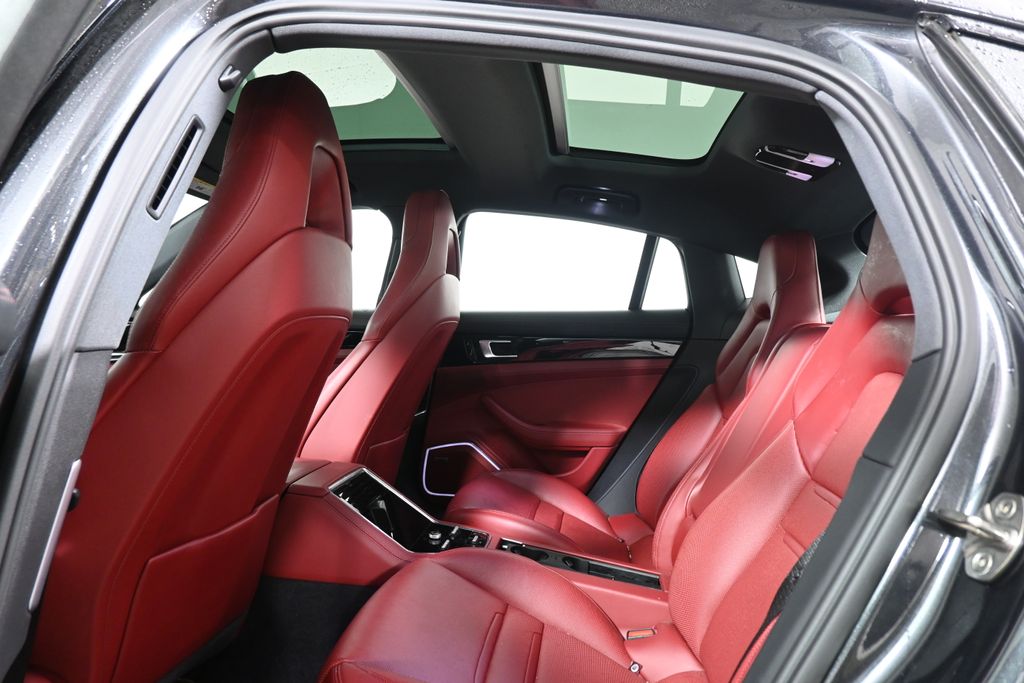 Thumbnail: 2021 Porsche Panamera - 7