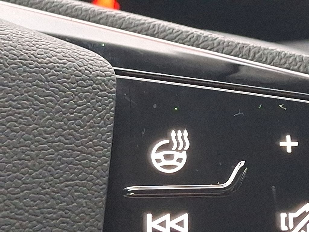 Thumbnail: 2025 Audi Q6 e-tron - 22