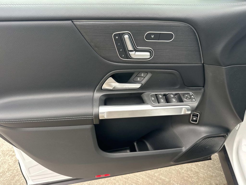 Thumbnail: 2026 Mercedes-Benz GLB - 17