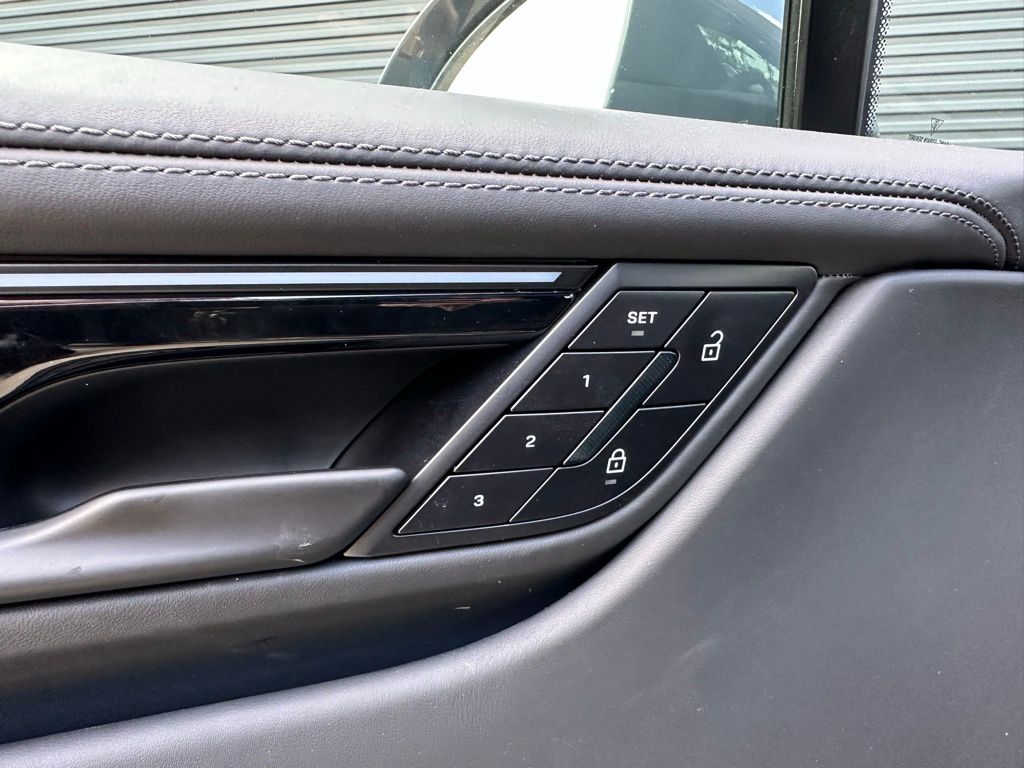 Thumbnail: 2025 Porsche Macan - 19