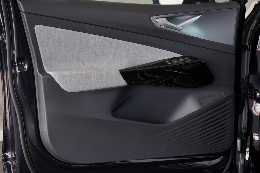 2025 Volkswagen ID.4 Pro 18
