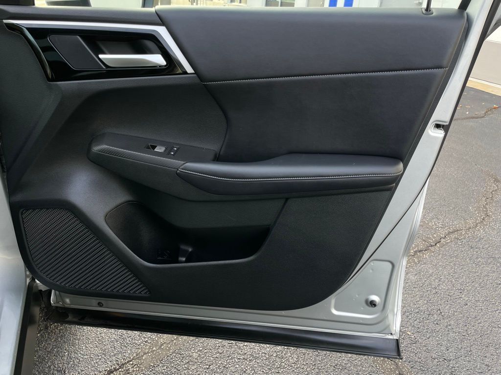 Thumbnail: 2024 Mitsubishi Outlander - 30