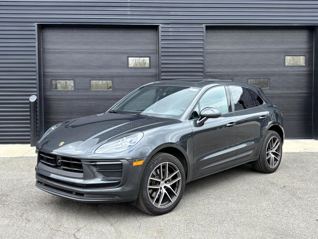 /2024 Porsche Macan
