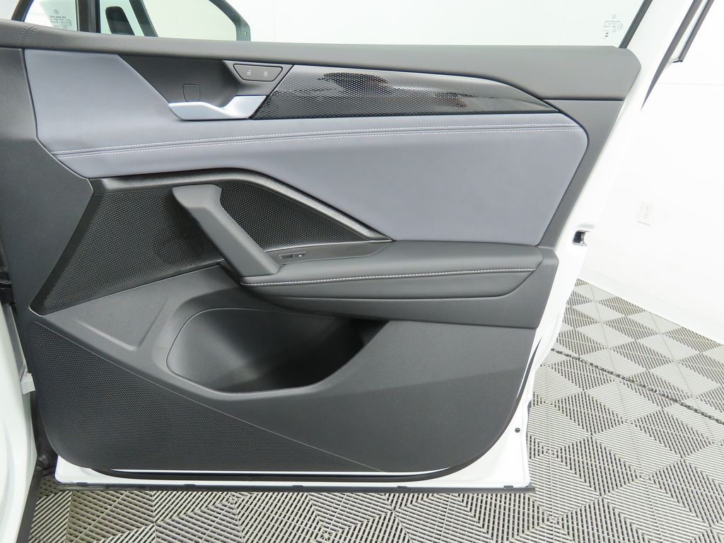 Thumbnail: 2025 Volkswagen Tiguan - 26