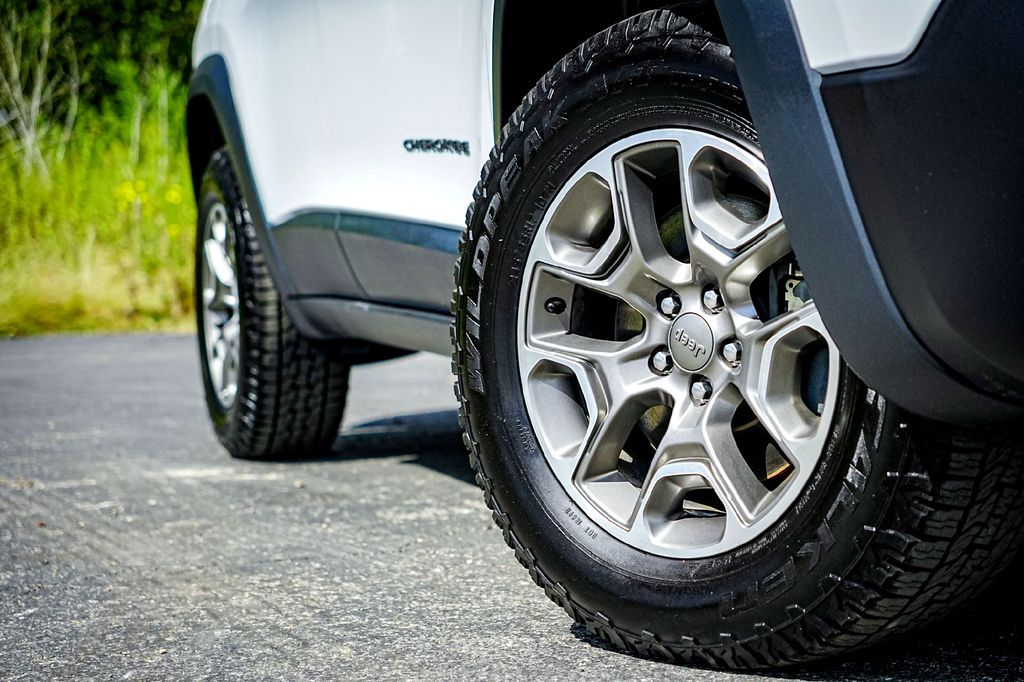 Used Car 2020 Jeep Cherokee  Trailhawk For Sale Under $30,000 In Taylor, Texas