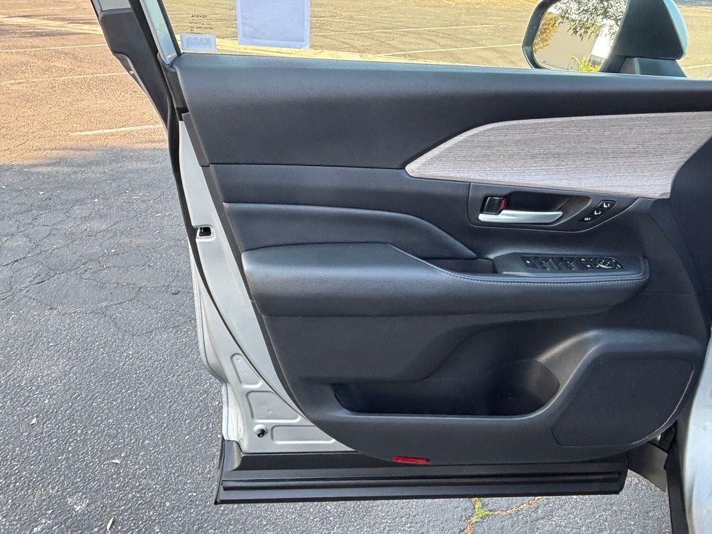 Thumbnail: 2024 Toyota Grand Highlander - 30