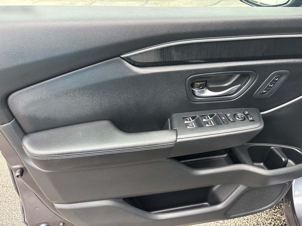 Used 2025 Honda Pilot SUV