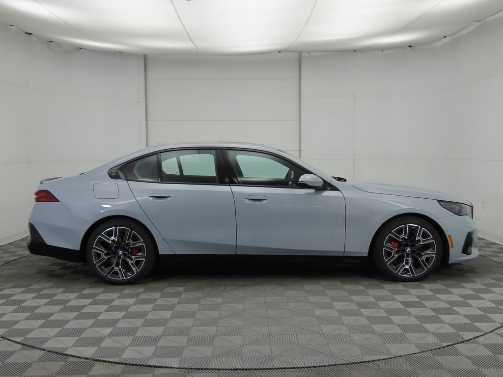 Thumbnail: 2026 BMW i5 - 4