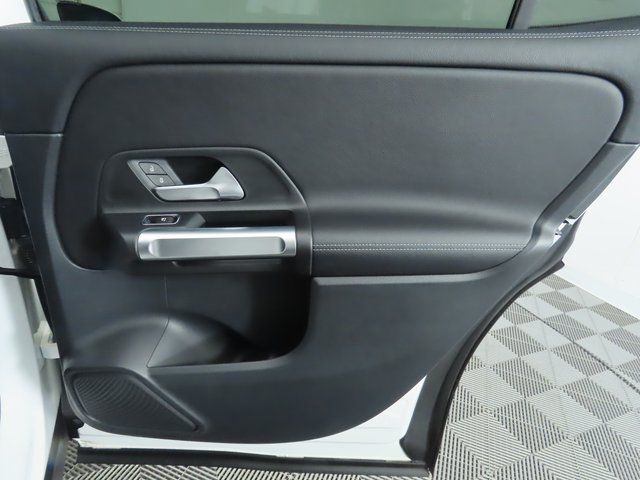 Thumbnail: 2022 Mercedes-Benz GLB - 27