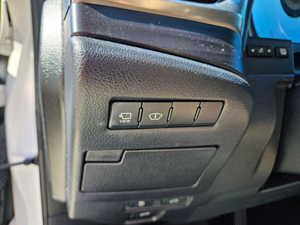 Thumbnail: 2019 Lexus ES - 18