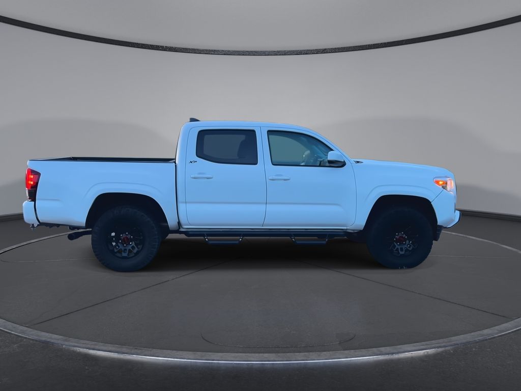 Thumbnail: 2022 Toyota Tacoma - 9