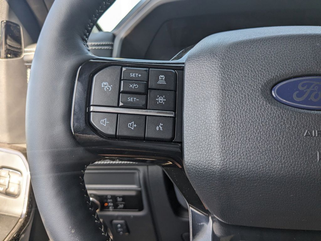 2025 Ford F-150 Lightning Platinum