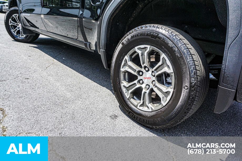 Used 2025 Black GMC SLT image 16