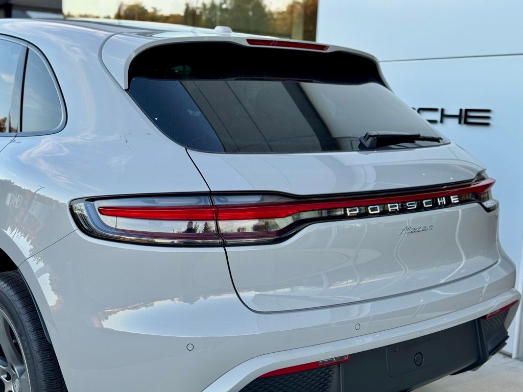 Used 2026  Porsche  image 17