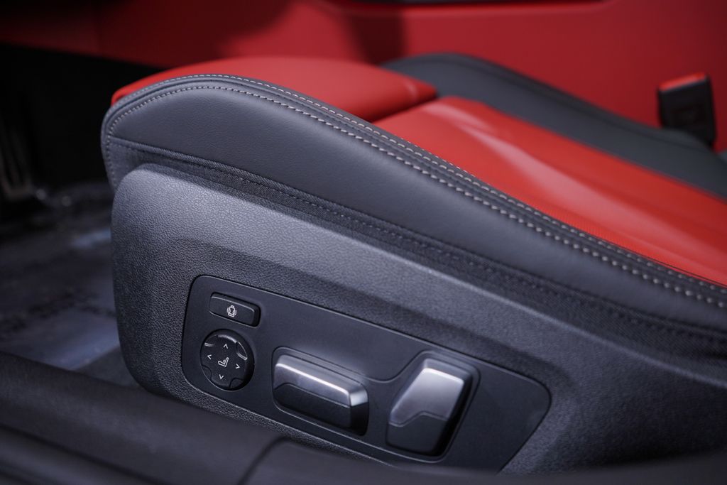 Thumbnail: 2026 BMW 8 Series - 14