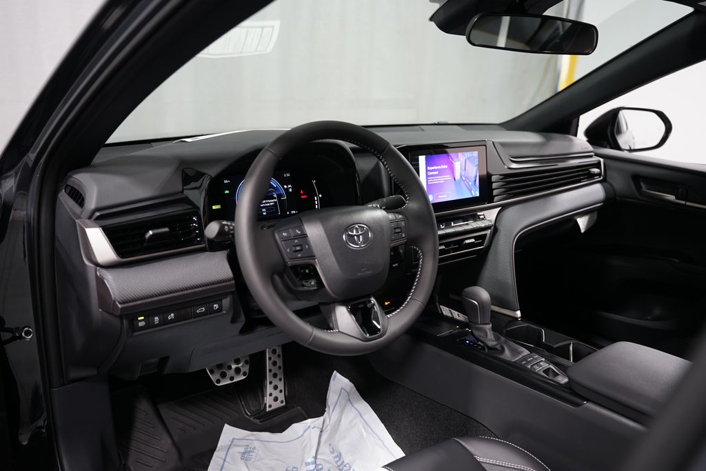 2025 Toyota Camry SE 11