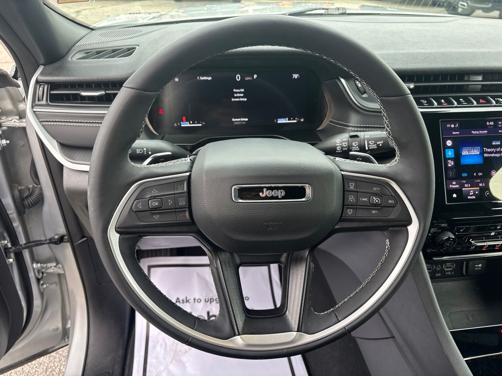 Used 2025 Jeep Grand Cherokee SUV