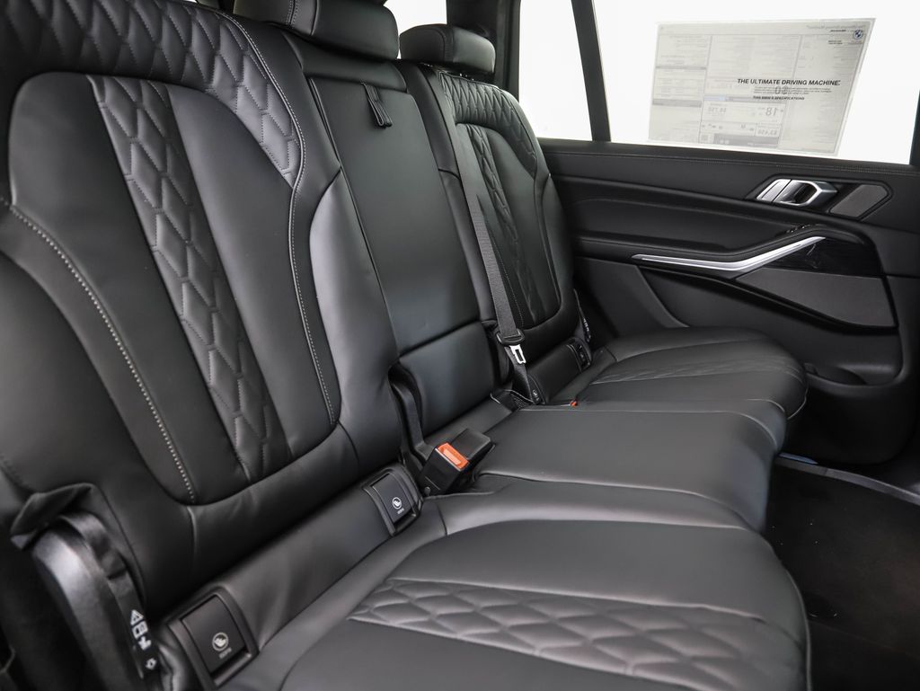 Thumbnail: 2026 BMW X7 - 31