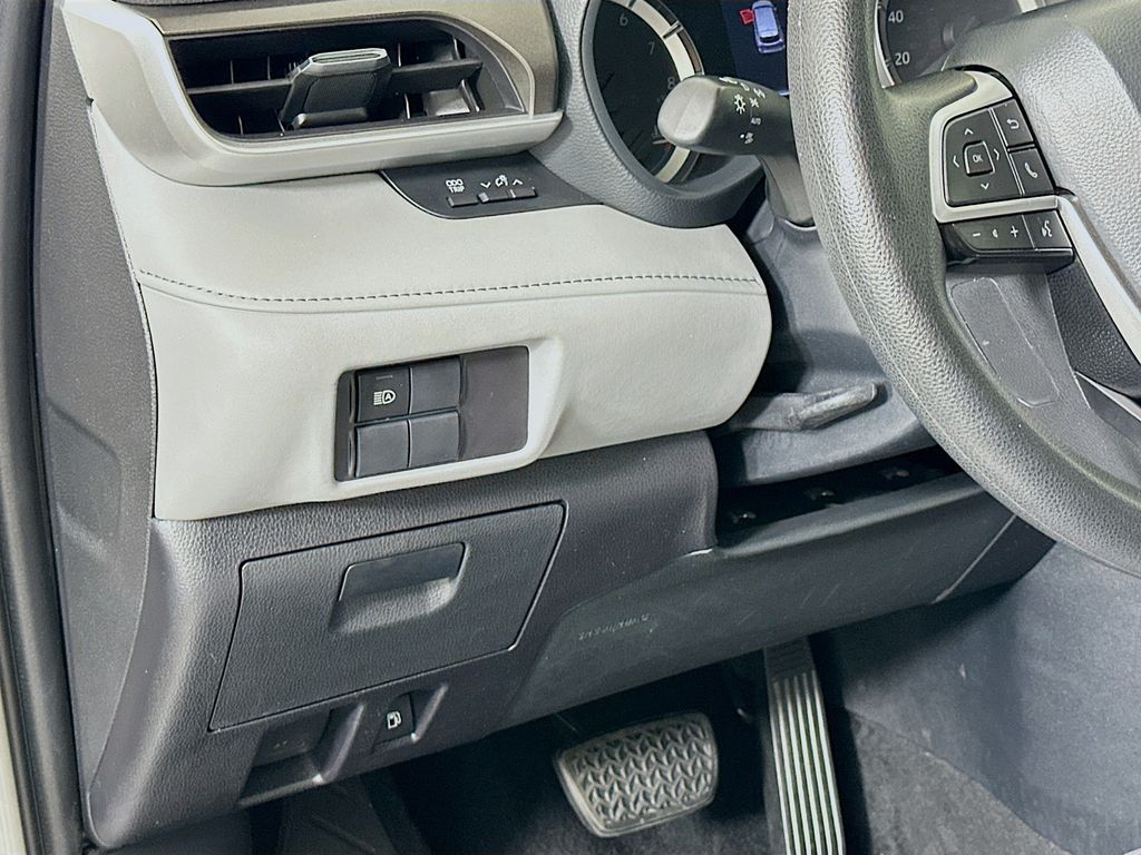 2022 Toyota Highlander L 10