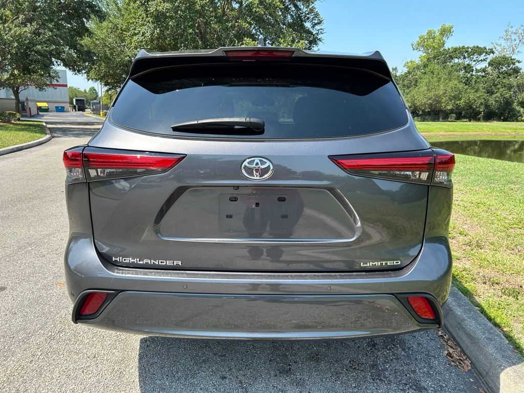 2023 Toyota Highlander L 4