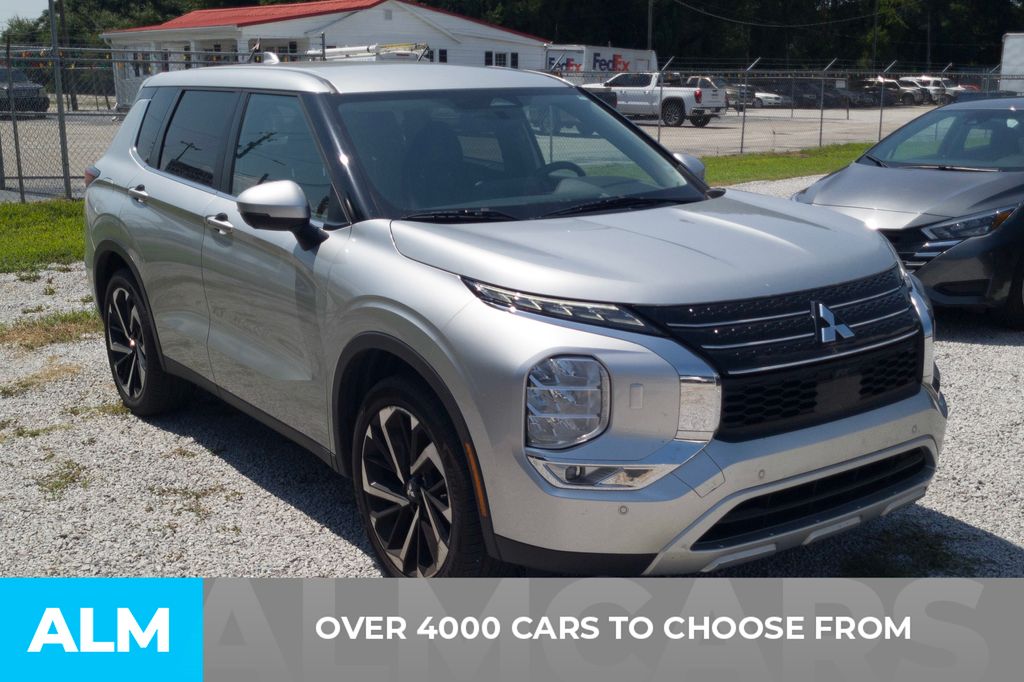 Used 2024 Gray Mitsubishi SE image 2