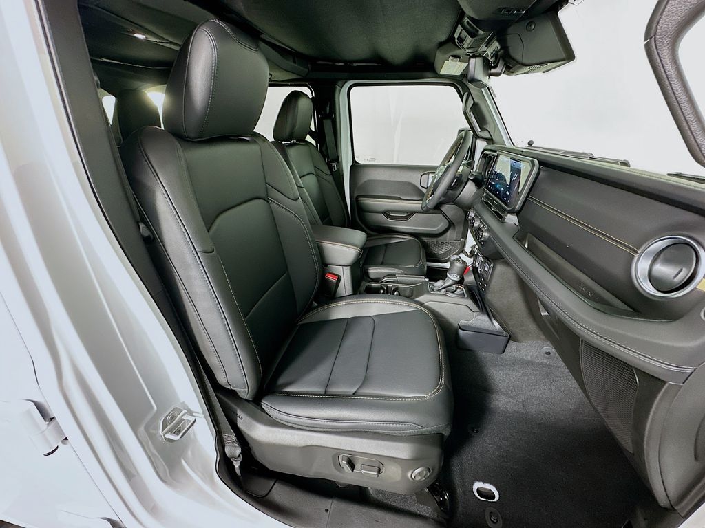 Thumbnail: 2024 Jeep Wrangler - 28