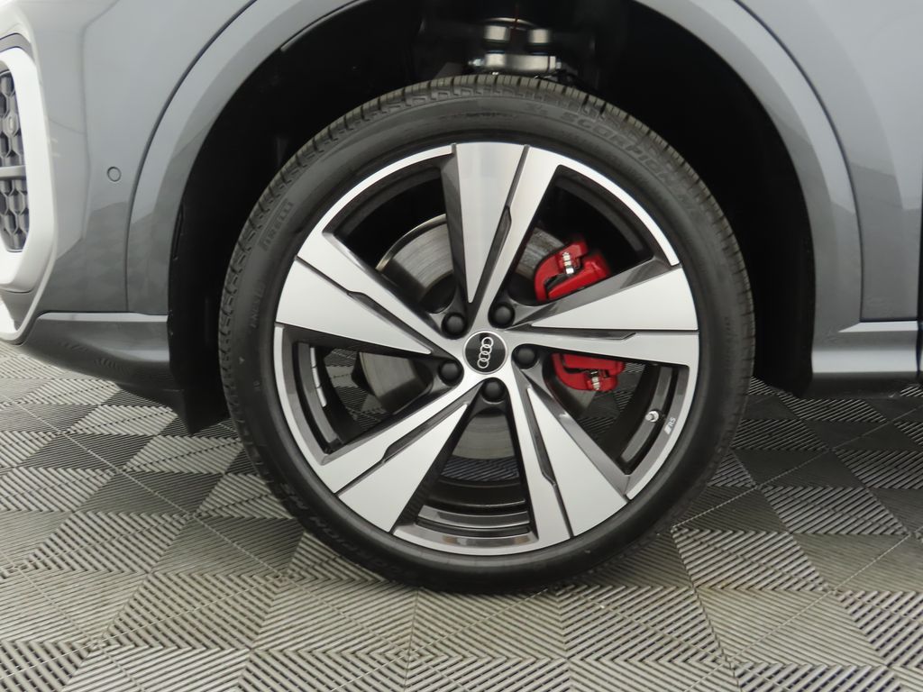 Thumbnail: 2025 Audi SQ5 - 32