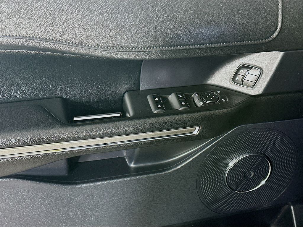 Used 2021 Black Ford XLT image 25