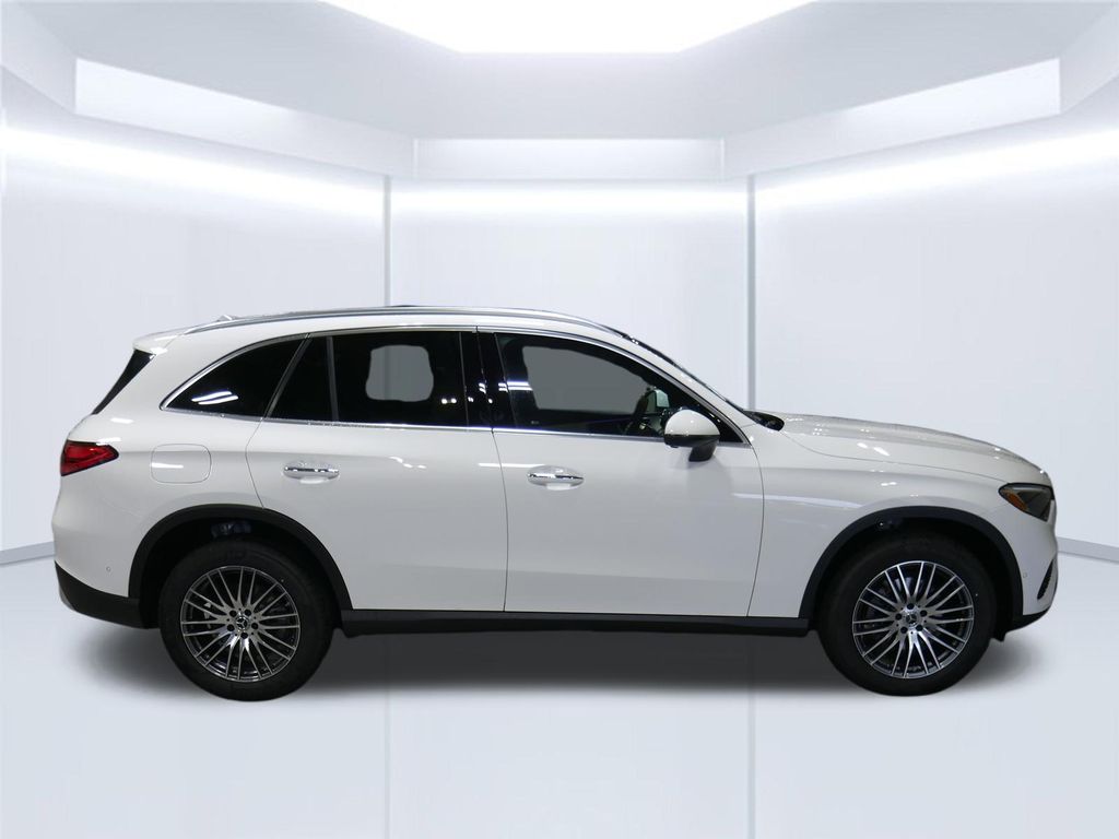 Thumbnail: 2026 Mercedes-Benz GLC - 9