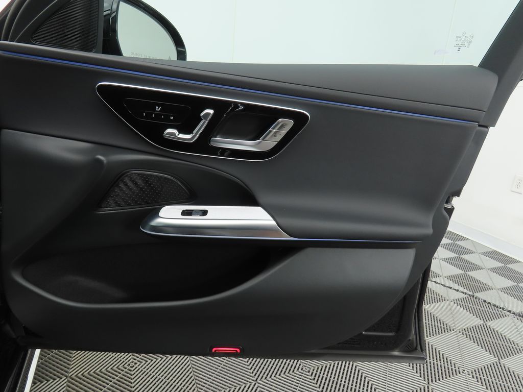 Thumbnail: 2025 Mercedes-Benz E-Class - 25