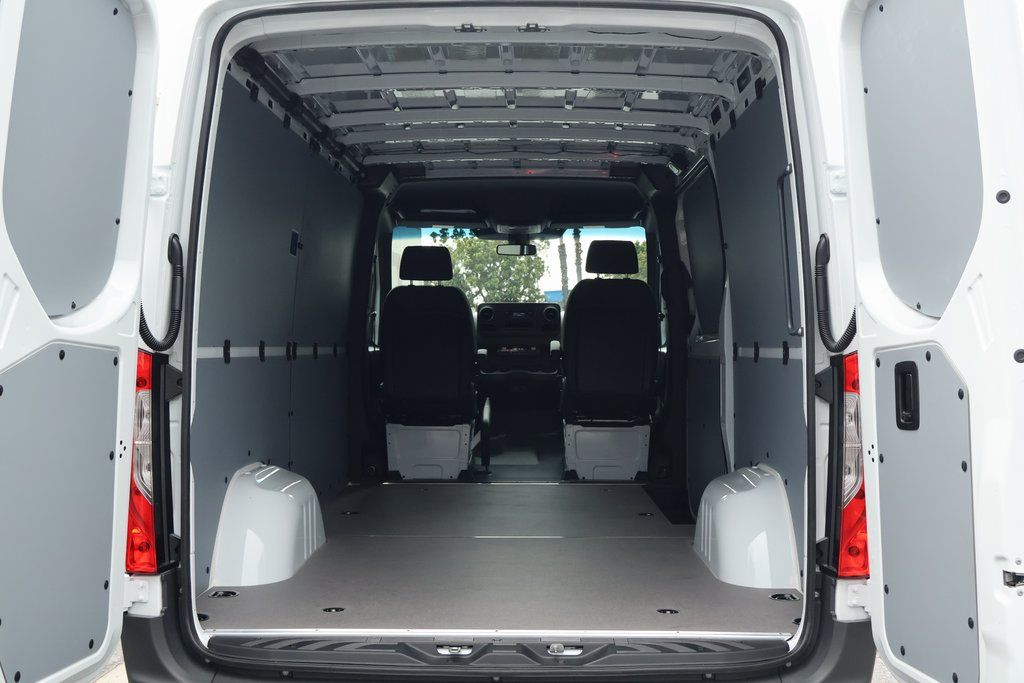 Thumbnail: 2026 Mercedes-Benz Sprinter - 8