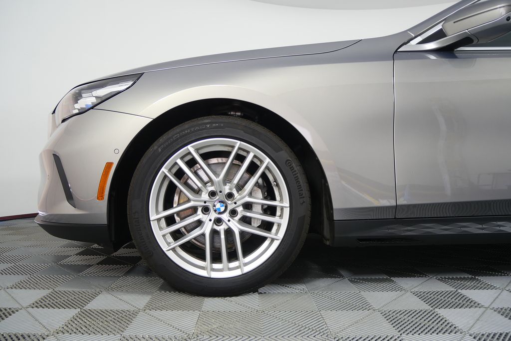 Thumbnail: 2024 BMW 5 Series - 7