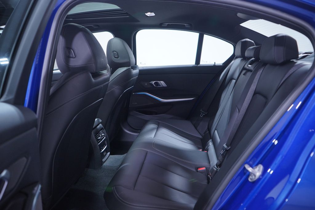 Thumbnail: 2025 BMW 3 Series - 9