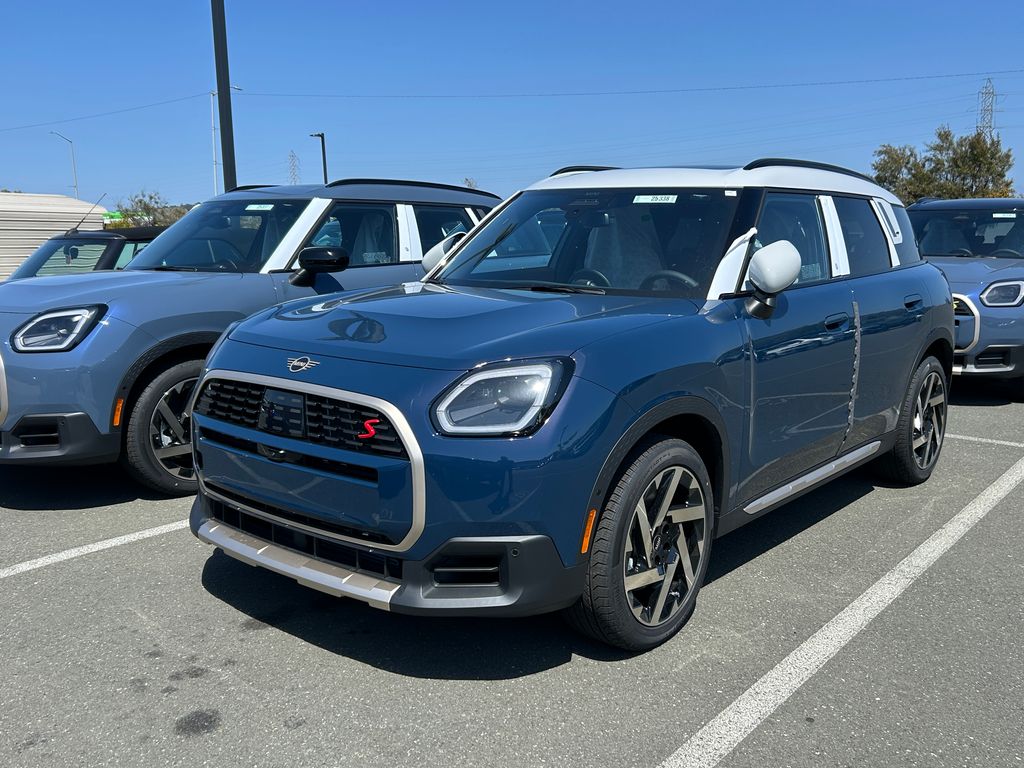2025 MINI Cooper Countryman Iconic 2