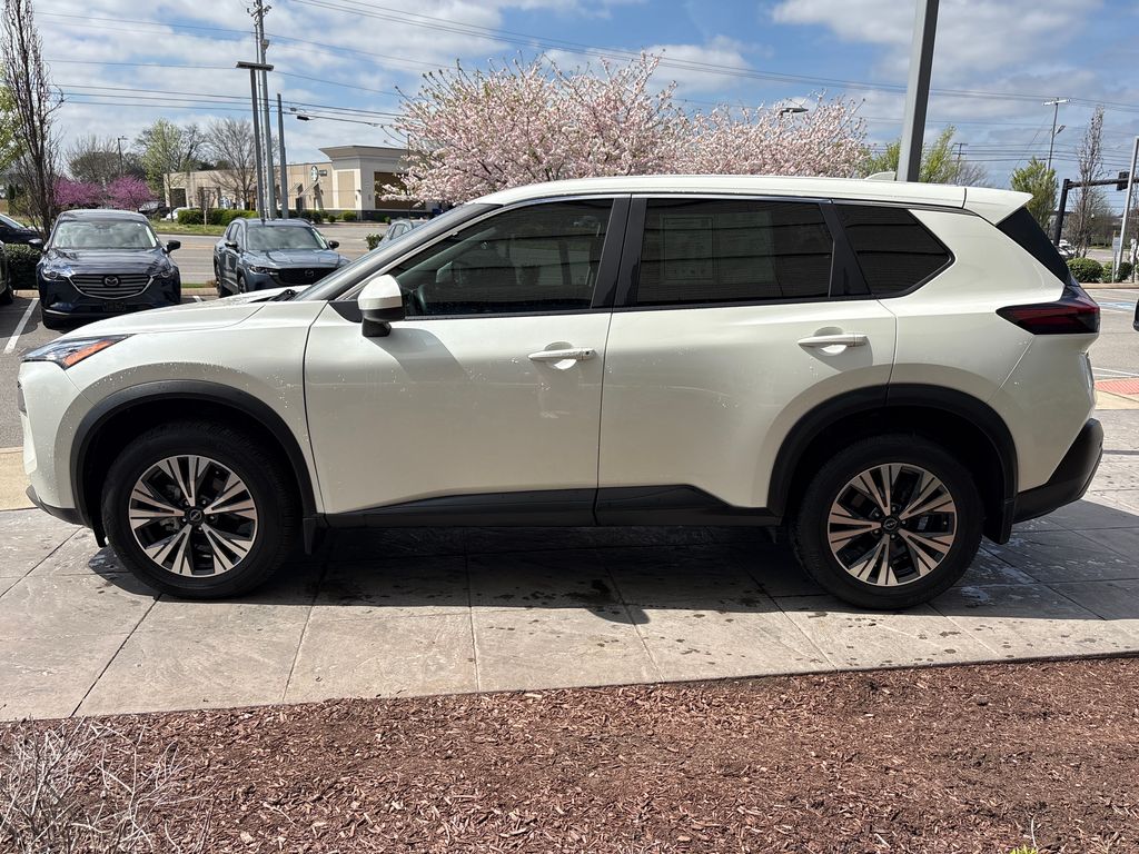 Used 2023 White Nissan SV image 7