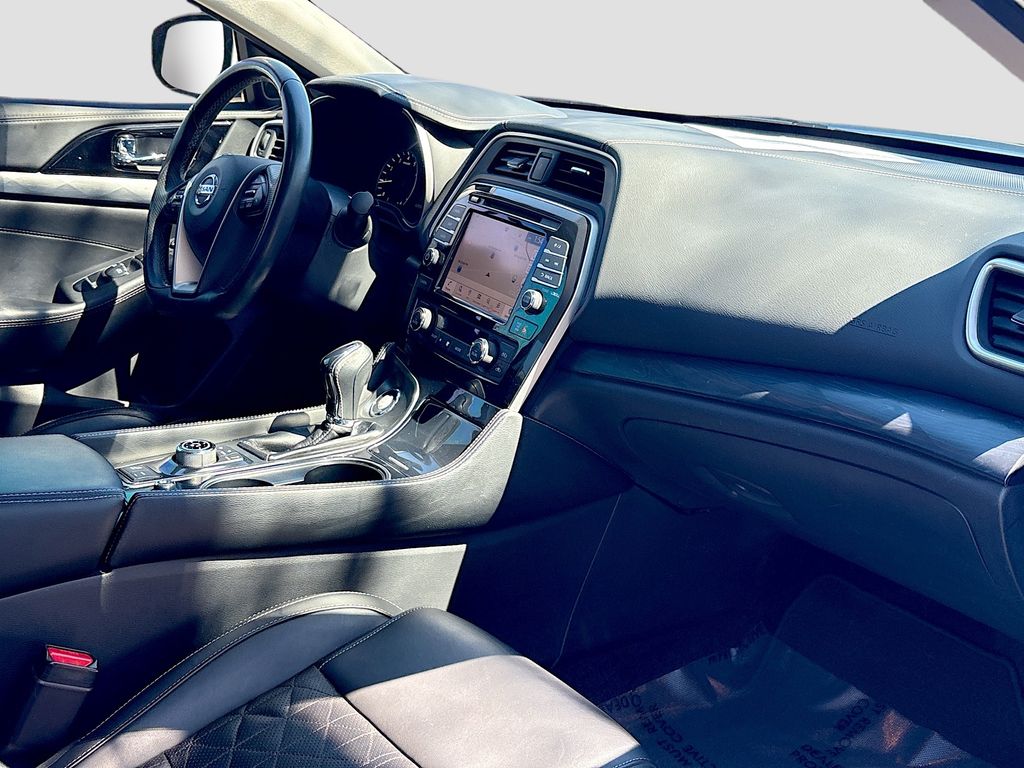 Used 2022 Gray Nissan Platinum image 31