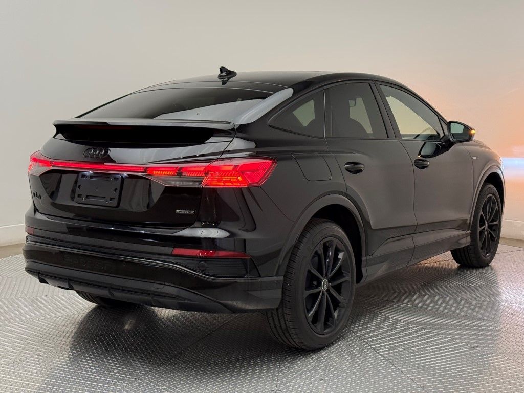 Thumbnail: 2022 Audi Q4 e-tron - 12