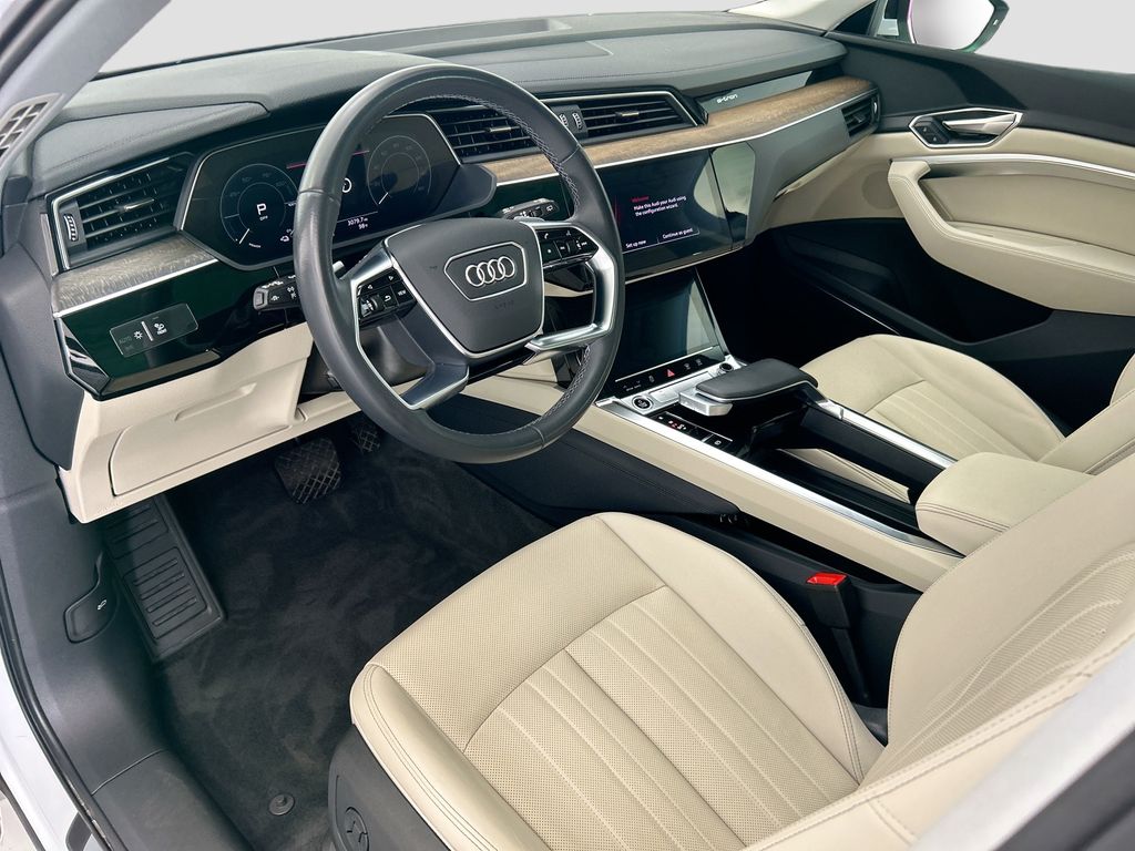 Thumbnail: 2024 Audi Q8 e-tron - 9