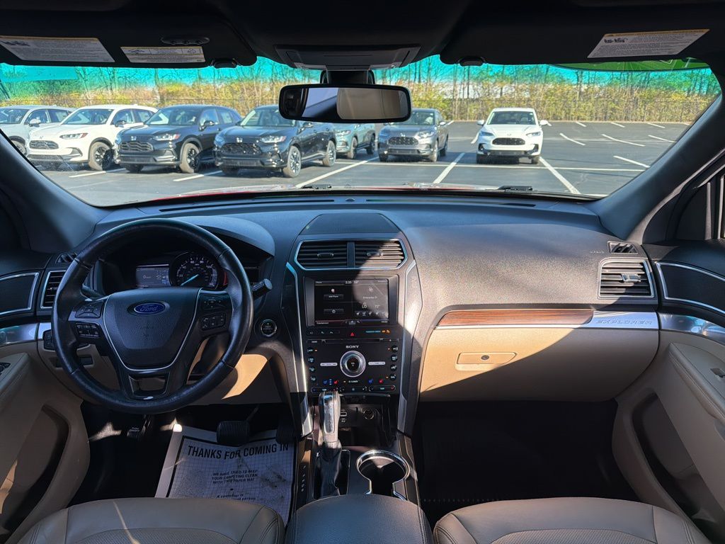 Thumbnail: 2016 Ford Explorer - 11