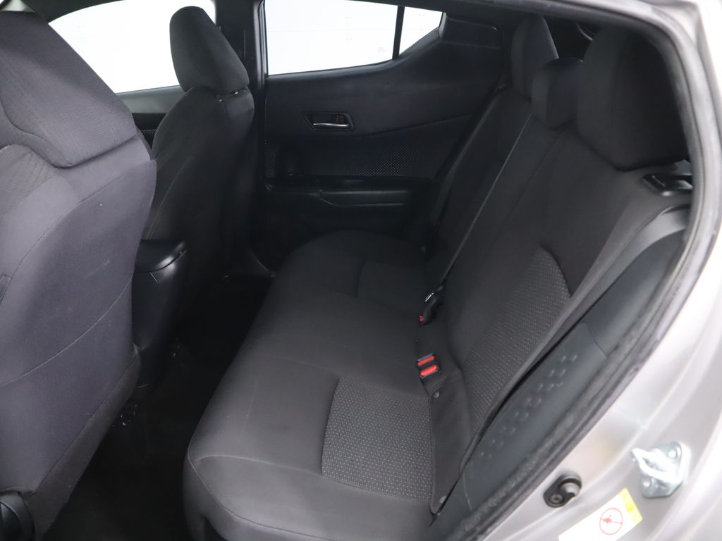 2018 Toyota C-HR XLE 21