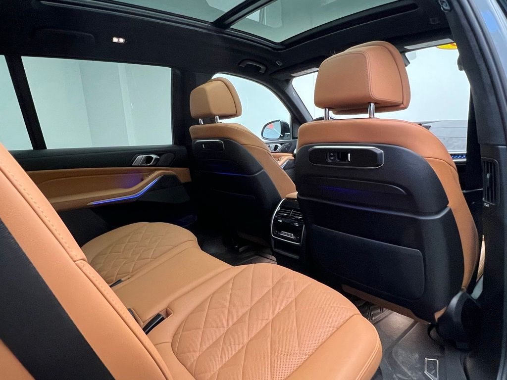 Thumbnail: 2023 BMW X7 - 8