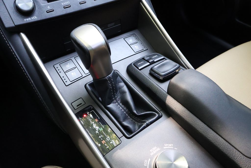 Thumbnail: 2015 Lexus IS - 22