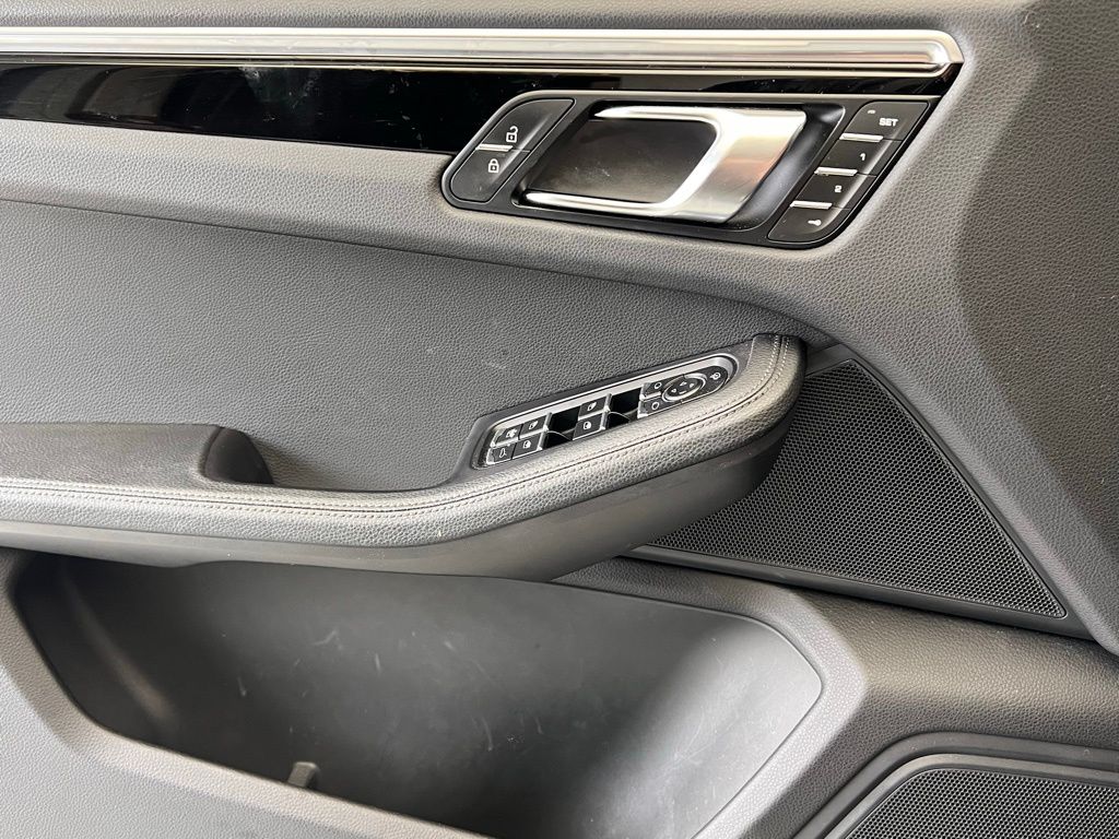 Thumbnail: 2023 Porsche Macan - 19